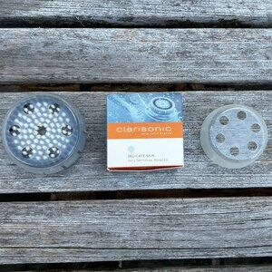 ✨Lot of 2 Clarisonic Replacement Brush Heads and 1 Extra Cap